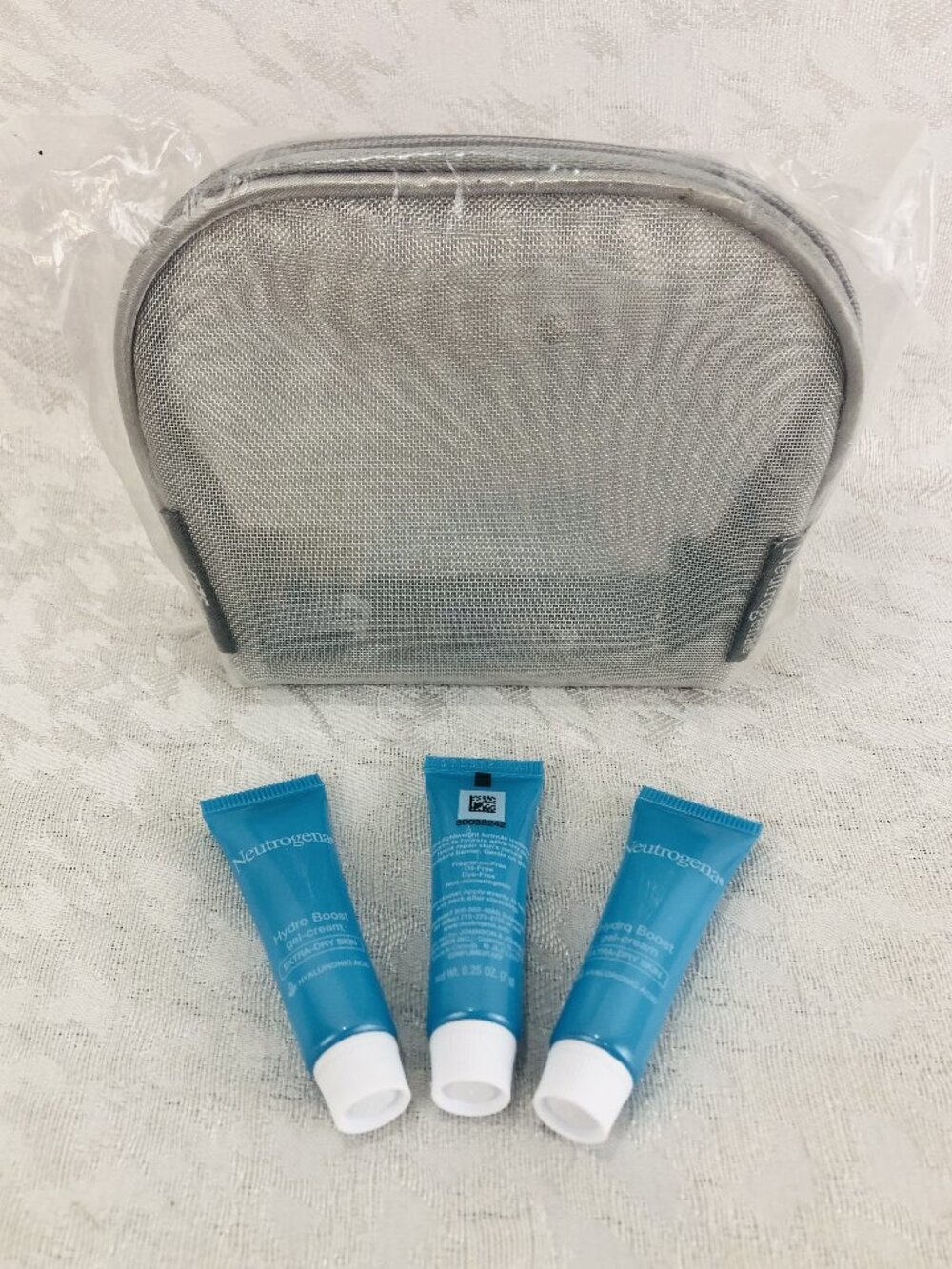 Neutrogena Silver Mesh Cosmetic Bag + 3 Hydro Boost Gel-Cream Minis NWT